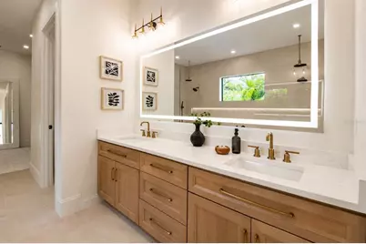 2121 Clematis Court, Sarasota, FL 34239 - Photo 24