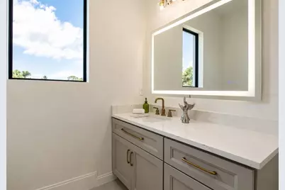 2121 Clematis Court, Sarasota, FL 34239 - Photo 44