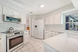 6988 Country Lakes Cir, Sarasota, FL 34243 - Photo 16