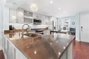 9320 Clubside Cir, Sarasota, FL 34238 - Photo 10