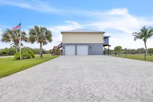 7235 Stacy Ln, Port Charlotte, FL 33981 - Photo 6