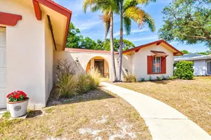6533 Bowline Dr, Sarasota, FL 34231 - Photo 4