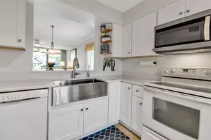 5224 Lake Village Dr, Sarasota, FL 34235 - Photo 6