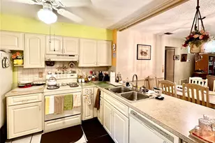 3332 Tallywood Ct, Sarasota, FL 34237 - Photo 6