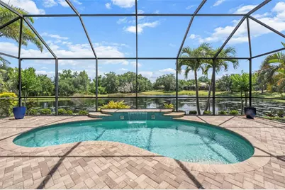 12037 Thornhill Court, Lakewood Ranch, FL 34202 - Photo 2