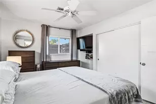 2747 Jefferson Cir, Sarasota, FL 34239 - Photo 18