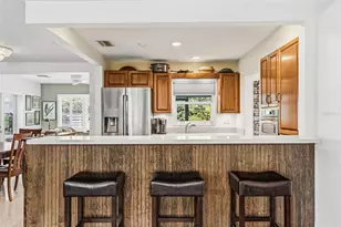 2747 Jefferson Cir, Sarasota, FL 34239 - Photo 10