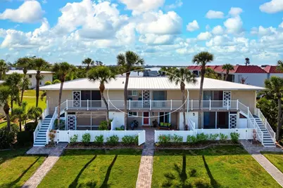 711 Manatee Avenue, Holmes Beach, FL 34217 - Photo 1