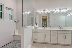 1537 Siesta Dr, Sarasota, FL 34239 - Photo 38