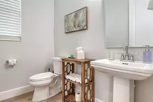 1537 Siesta Dr, Sarasota, FL 34239 - Photo 42
