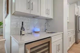 1537 Siesta Dr, Sarasota, FL 34239 - Photo 32