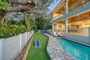 1537 Siesta Dr, Sarasota, FL 34239 - Photo 4
