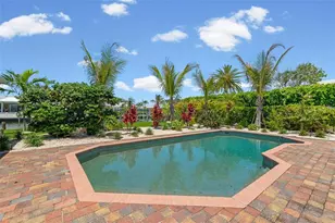 528 Key Royale Dr, Holmes Beach, FL 34217 - Photo 42