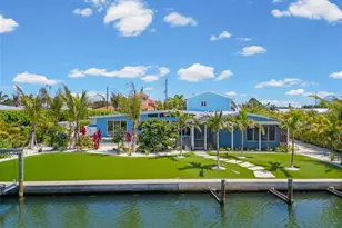 528 Key Royale Dr, Holmes Beach, FL 34217 - Photo 52