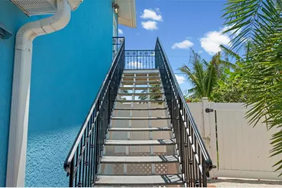 528 Key Royale Drive, Holmes Beach, FL 34217 - Photo 32