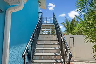528 Key Royale Dr, Holmes Beach, FL 34217 - Photo 32