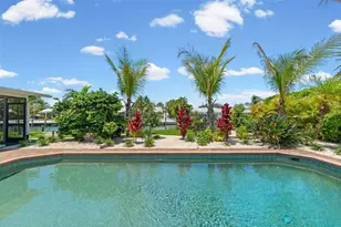 528 Key Royale Dr, Holmes Beach, FL 34217 - Photo 40