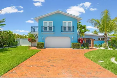 528 Key Royale Drive, Holmes Beach, FL 34217 - Photo 2