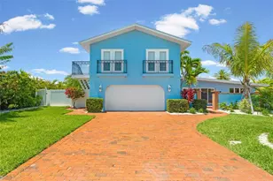528 Key Royale Dr, Holmes Beach, FL 34217 - Photo 2