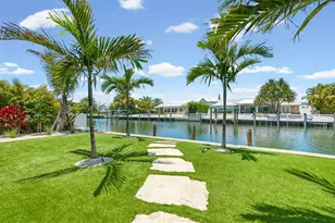 528 Key Royale Dr, Holmes Beach, FL 34217 - Photo 4