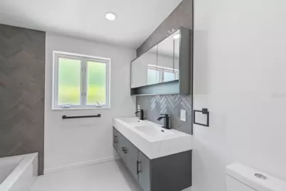 528 Key Royale Drive, Holmes Beach, FL 34217 - Photo 26