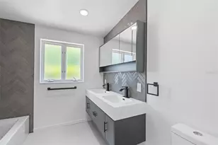 528 Key Royale Dr, Holmes Beach, FL 34217 - Photo 26