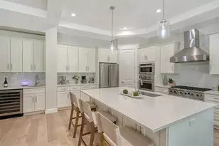 1537 Siesta Dr, Sarasota, FL 34239 - Photo 18