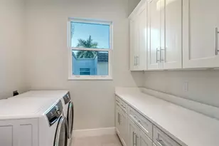 1537 Siesta Dr, Sarasota, FL 34239 - Photo 56