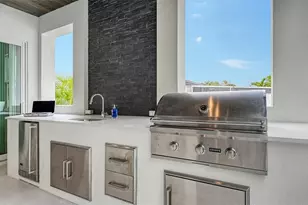1537 Siesta Dr, Sarasota, FL 34239 - Photo 64