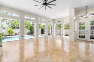 324 Siesta Dr, Sarasota, FL 34242 - Photo 8