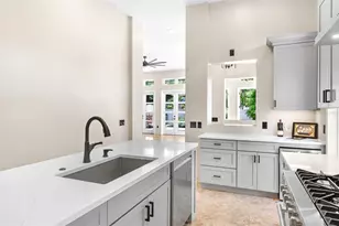 324 Siesta Dr, Sarasota, FL 34242 - Photo 20