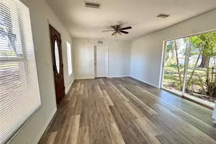 307 27th St E, Palmetto, FL 34221 - Photo 4