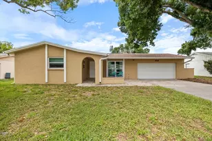 818 Plum Tree Ln, Sarasota, FL 34243 - Photo 1