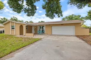 818 Plum Tree Ln, Sarasota, FL 34243 - Photo 2