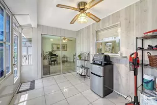 2902 Captiva Gardens Dr, Sarasota, FL 34231 - Photo 30