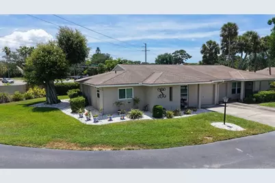 2902 Captiva Gardens Drive #3, Sarasota, FL 34231 - Photo 4