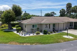 2902 Captiva Gardens Dr, Sarasota, FL 34231 - Photo 4