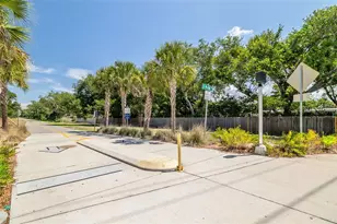 2749 Greendale Dr, Sarasota, FL 34232 - Photo 44