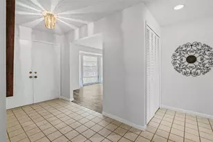 2749 Greendale Dr, Sarasota, FL 34232 - Photo 6