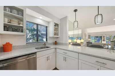 3131 Heatherwood Lane, Sarasota, FL 34235 - Photo 8
