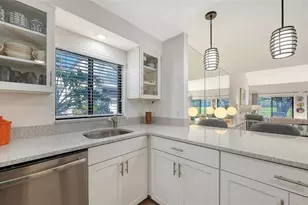 3131 Heatherwood Ln, Sarasota, FL 34235 - Photo 8