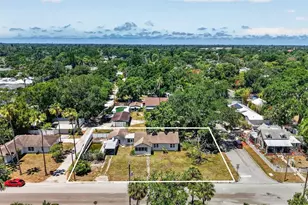 1302 22nd St W, Bradenton, FL 34205 - Photo 1