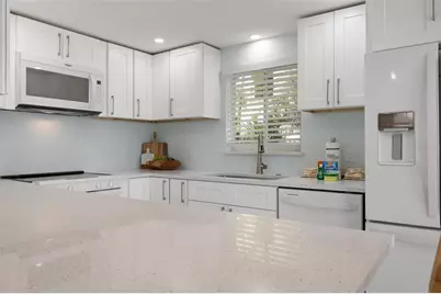 118 9th Street N, Bradenton Beach, FL 34217 - Photo 10
