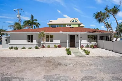118 9th Street N, Bradenton Beach, FL 34217 - Photo 1