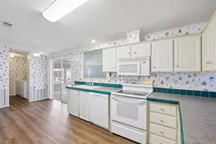 6710 36th Ave E, Palmetto, FL 34221 - Photo 8