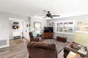 6064 Fairway Ln, Bradenton, FL 34210 - Photo 8