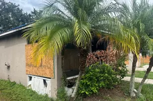 1210 Casa Bonita Ave, Ruskin, FL 33570 - Photo 2
