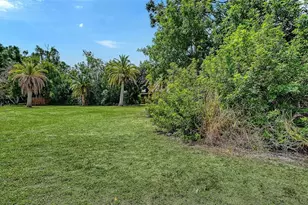 2436 Breakwater Cir, Sarasota, FL 34231 - Photo 24