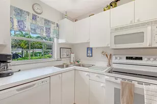 8370 Wingate Dr, Sarasota, FL 34238 - Photo 14