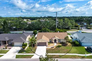 4403 Diamond Cir N, Sarasota, FL 34233 - Photo 2